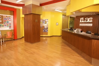 토론토에서 어학연수를 하고 있는 학생입니다.