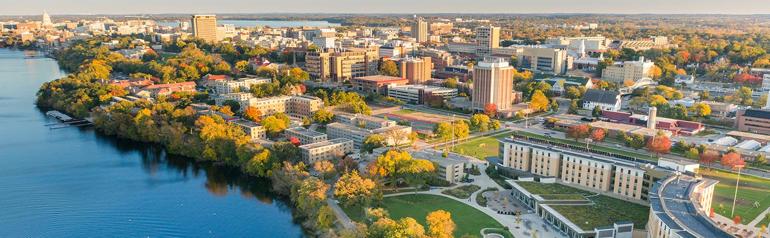 위스콘신 대학교 캠퍼스 전경을 상공에서 내려다본 모습