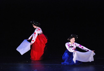 강유선과 강호선의 전통춤 발표회